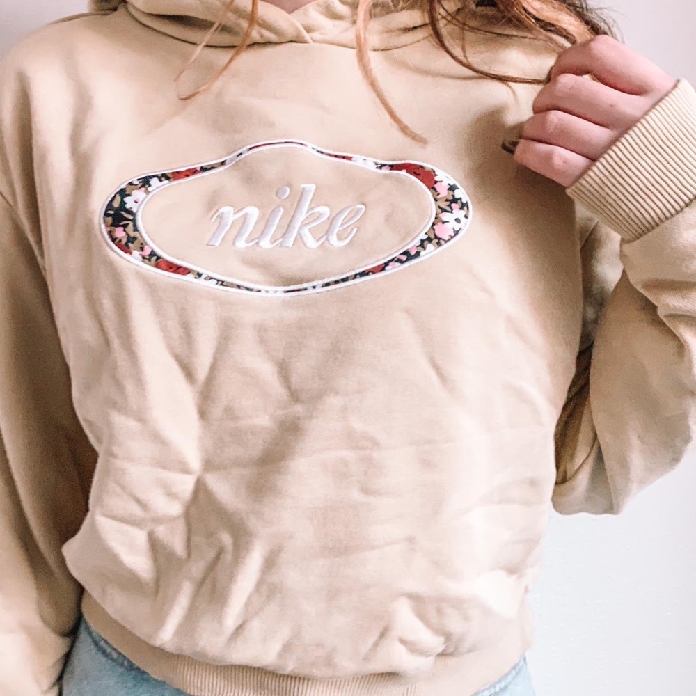 Nike cropped floral hoodie pastel yellow